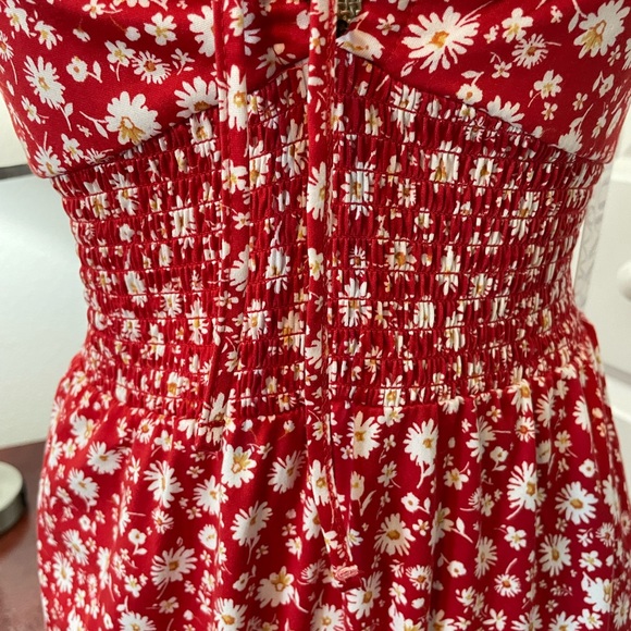 Almost Famous Romper Red with White small flowers strap ruffle sleeve Size M NWT - Picture 8 of 11